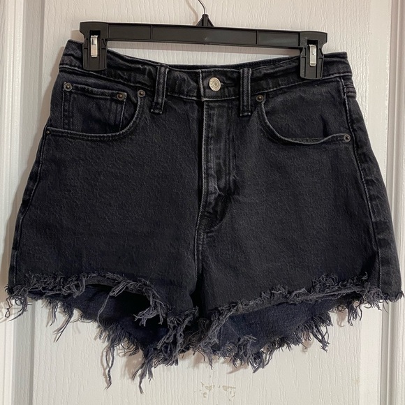 Abercrombie & Fitch 90s Relaxed Cut Off High Rise Black Denim Shorts Size 27 - Picture 6 of 14